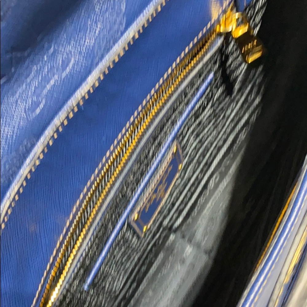 Prada bag - Picture 7 of 9